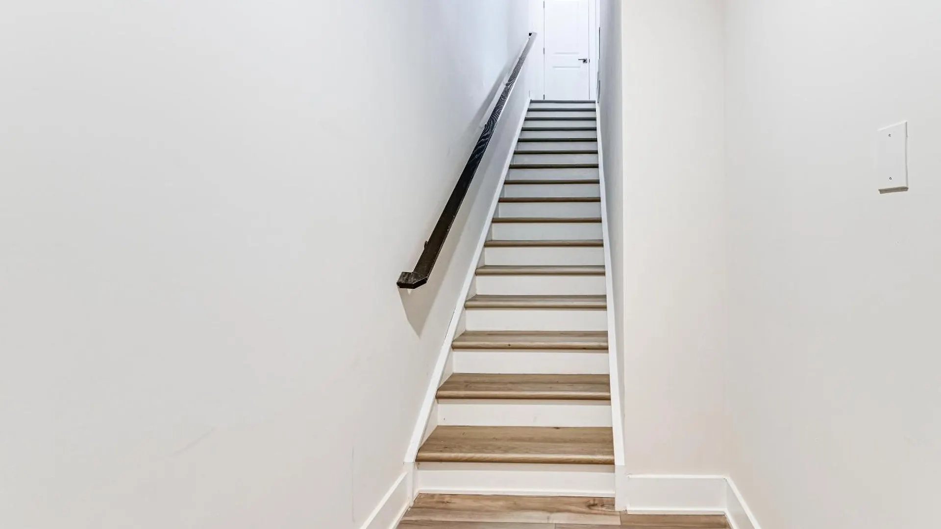 2 Mi To Uptown Charlotte Townhome With Balconies! 0*,