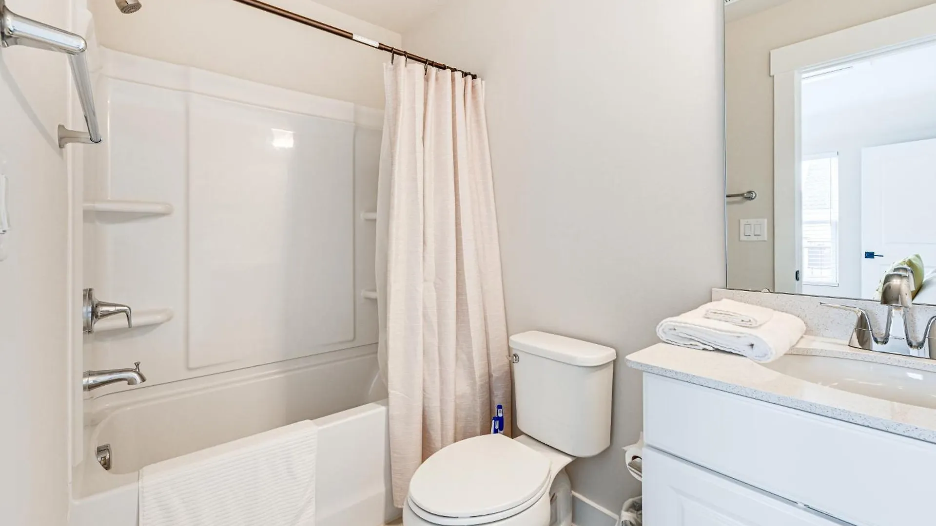 別荘 2 Mi To Uptown Charlotte Townhome With Balconies!