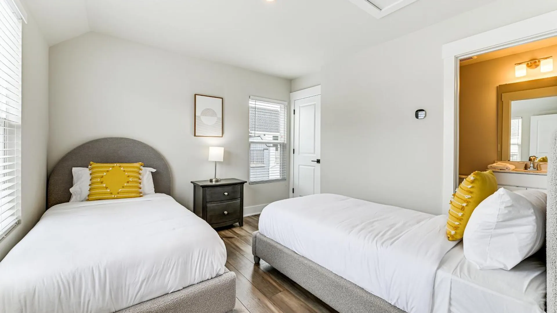 別荘 2 Mi To Uptown Charlotte Townhome With Balconies!