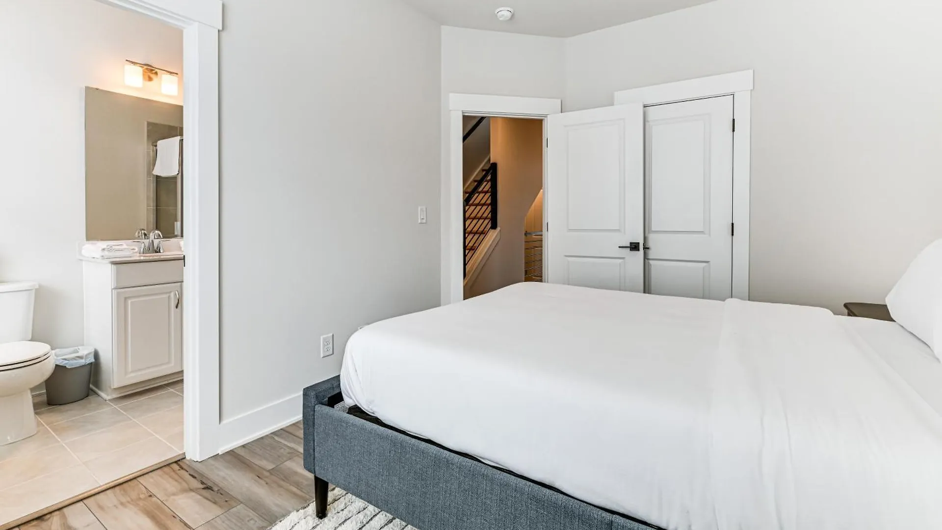別荘 2 Mi To Uptown Charlotte Townhome With Balconies!