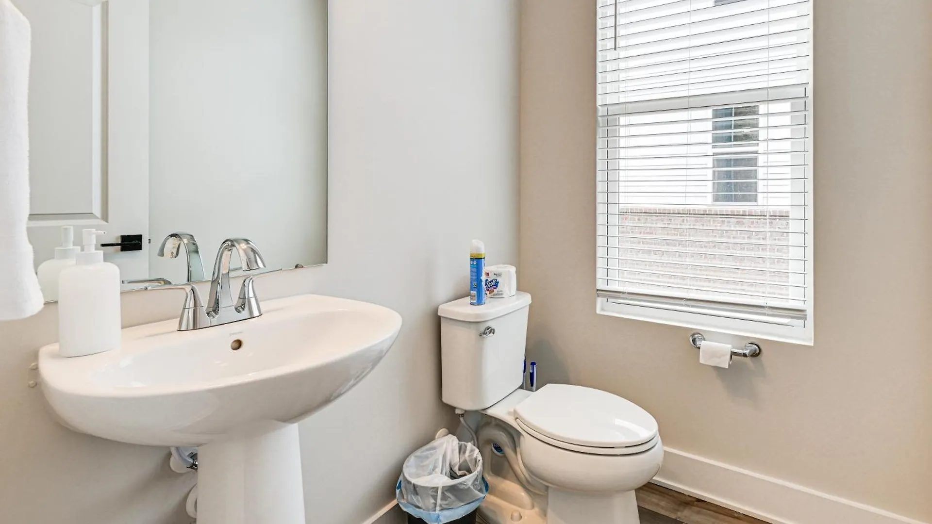 2 Mi To Uptown Charlotte Townhome With Balconies! 0*,