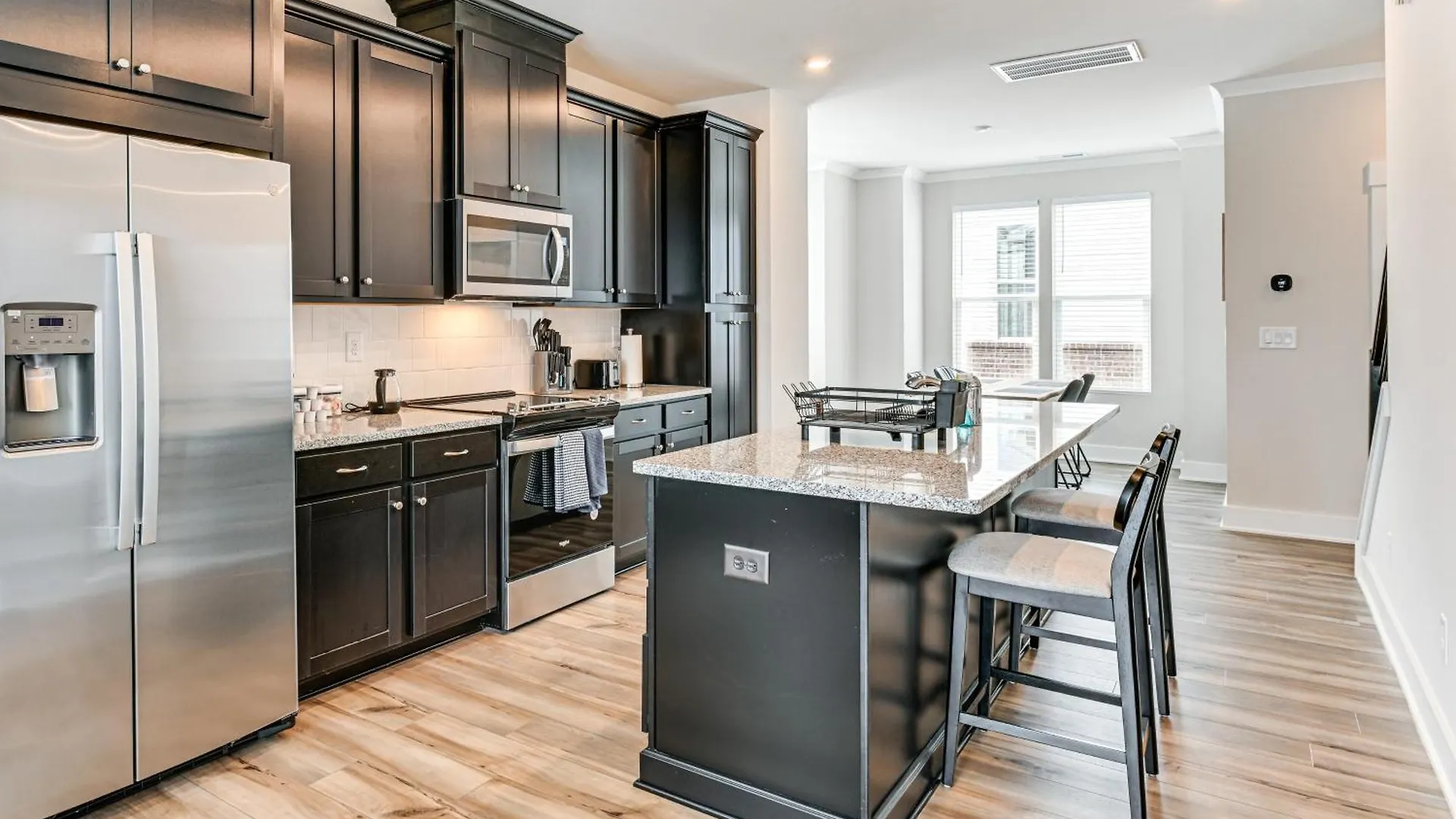 2 Mi To Uptown Charlotte Townhome With Balconies! 0*,