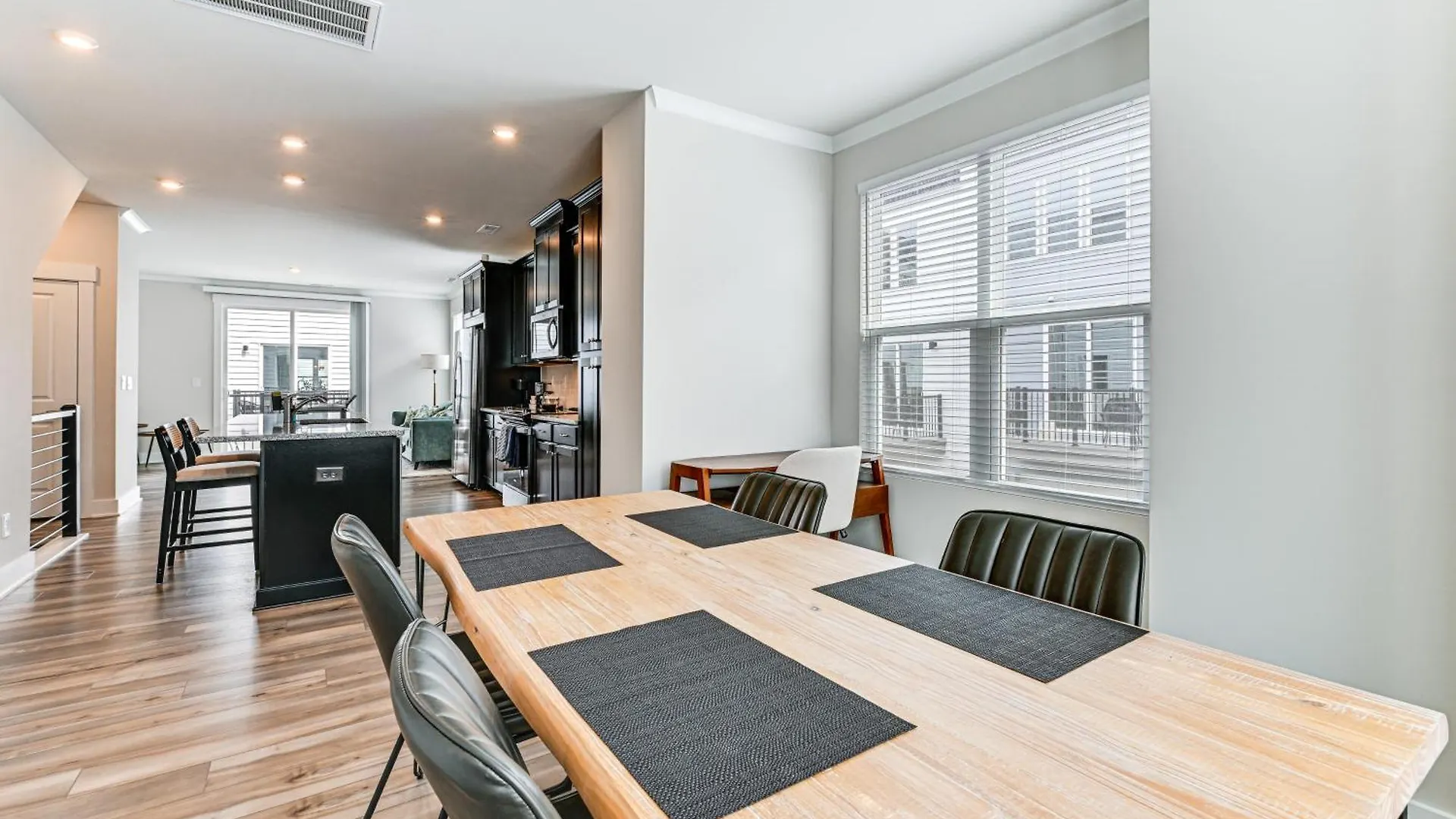 別荘 2 Mi To Uptown Charlotte Townhome With Balconies!