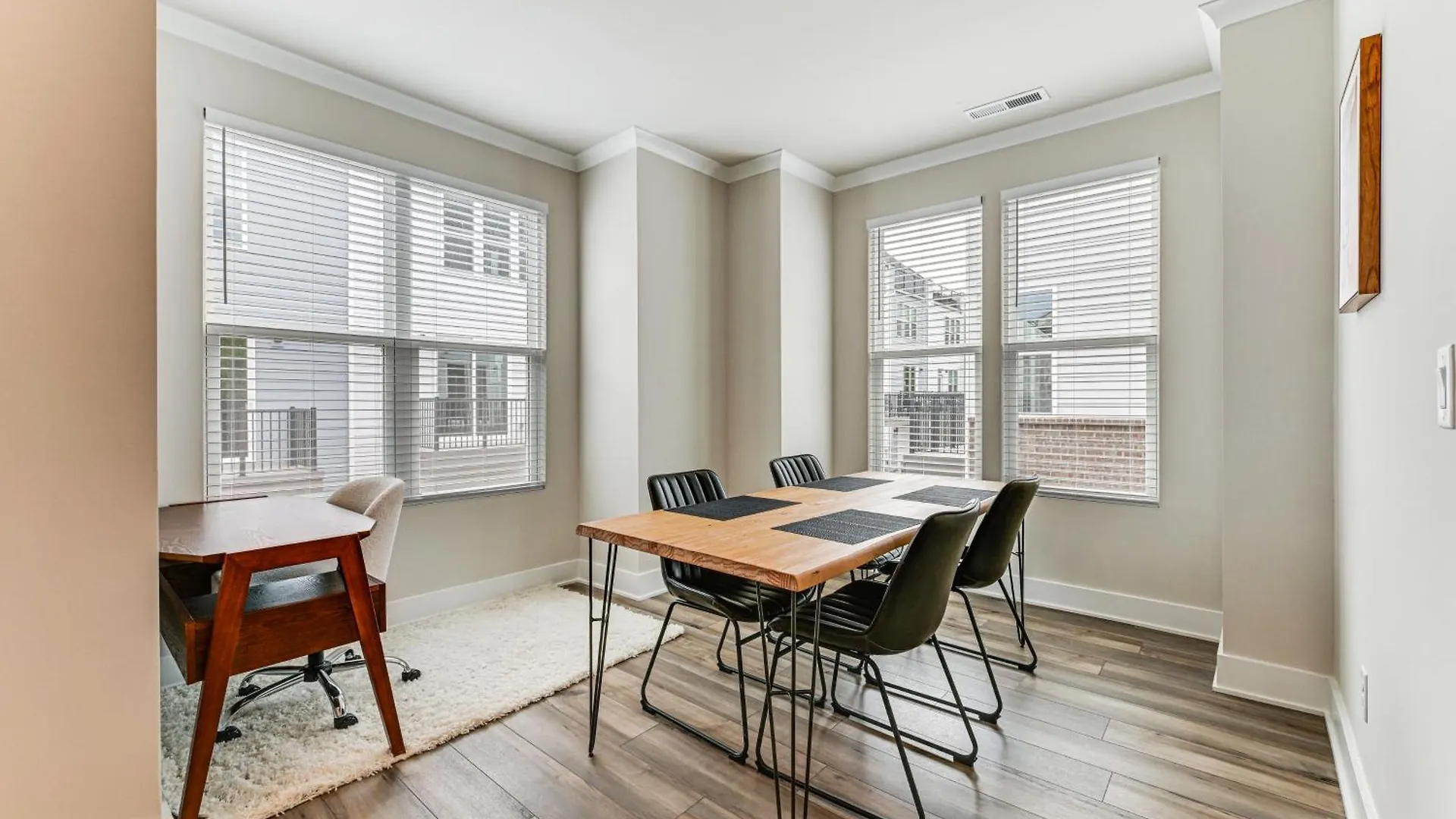 2 Mi To Uptown Charlotte Townhome With Balconies! Stany Zjednoczone Ameryki