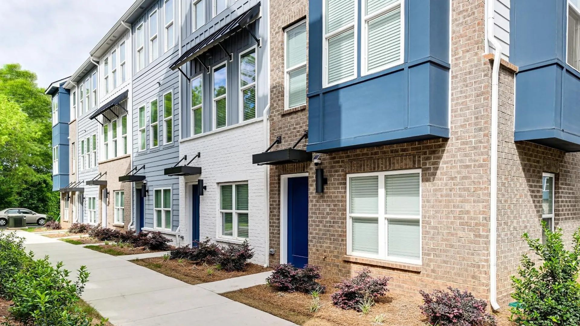 2 Mi To Uptown Charlotte Townhome With Balconies!