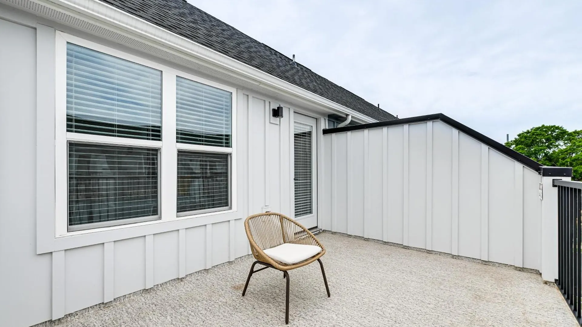 2 Mi To Uptown Charlotte Townhome With Balconies!